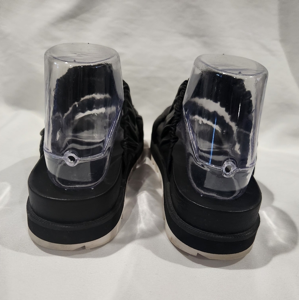Sorel Roaming Two Strap Slide Black Ruched Slide Sandals. Size 9 - Picture 5 of 12